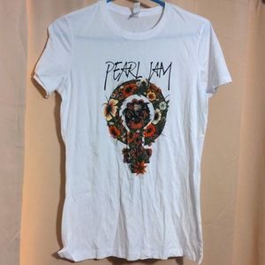 Pearl Jam 2022 tour T-Shirt New Never Worn